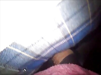 Asistenta în colanți masturbează vaginul ei cu vibrator și filmexxx grase vibrații în fața webcam